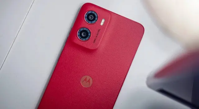 El Motorola G05 es un teléfono de gama baja que supera en potencia al iPhone 16e y además es más barato.