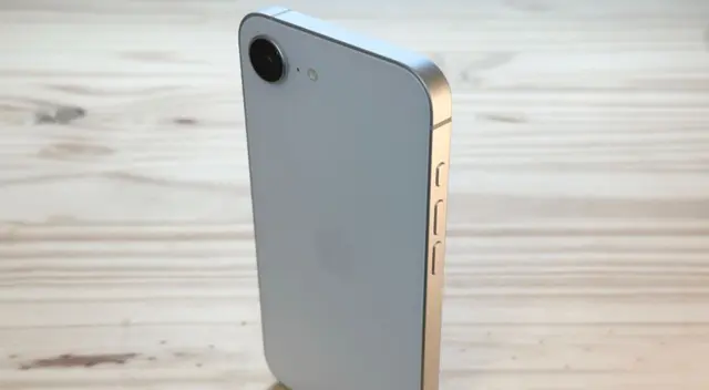 Si quieres estrenarte en el ecosistema de Apple, este celular es la mejor opción para ti.