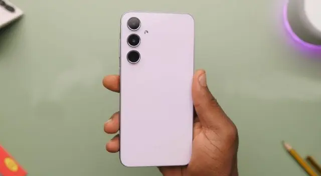 El Galaxy A55 5G de Samsung es considerado como uno de los mejores gama media y supera al A56 de este 2025.