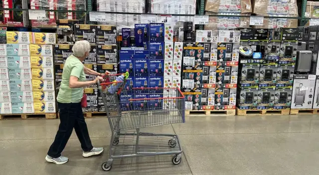 Una mujer sufrió un accidente dentro de las instalaciones de Costco en California.