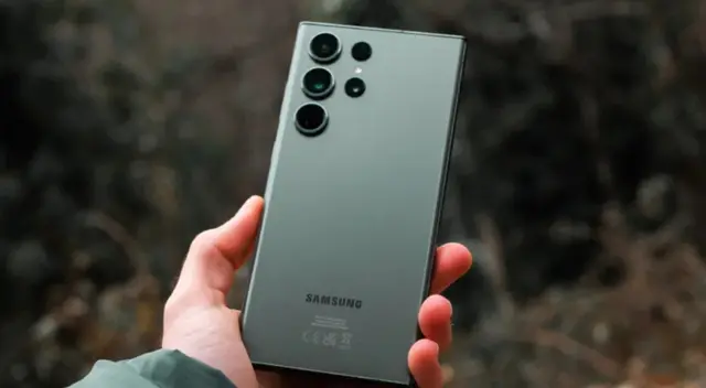 Este Samsung todo terreno nos sigue sorprendiendo con su ficha técnica.