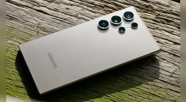 Este es el Samsung S24 Ultra, uno de los mejores teléfonos de gama alta que supera en todo al Galaxy S25 Ultra.