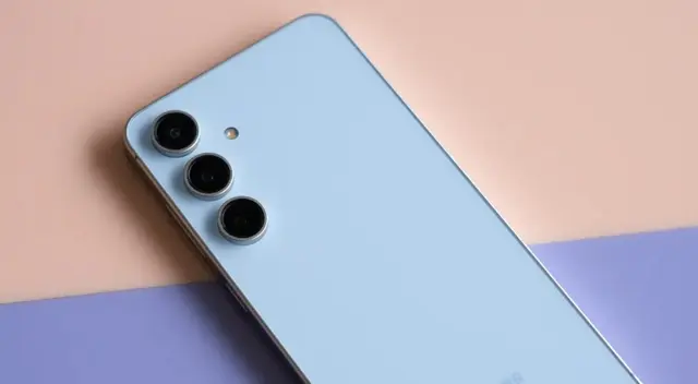 Este celular de Samsung se ha convertido en uno de los gama lata más accesibles.