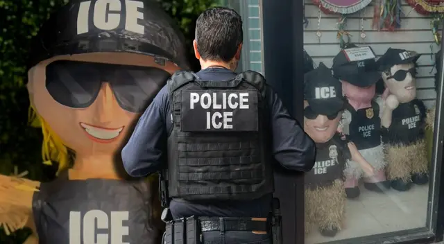 Dulcería de Little Village lanza piñatas de agentes de ICE y causa revuelo.