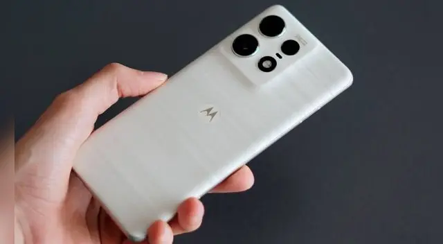 El Motorola Edge 50 Pro es un smartphone de gama alta que supera en todo al iPhone 16 de Apple y cuesta mucho menos.