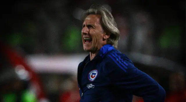 Ricardo Gareca sigue recibiendo duras críticas en Chile. Ricardo Gareca sigue recibiendo duras críticas en Chile.