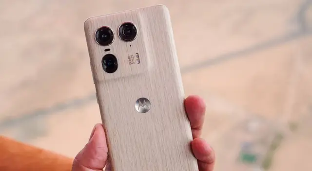 Este Motorola de 2024 destaca del resto por su pantalla poderosa y un notable juego de cámaras.