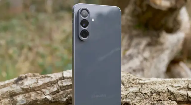 Este potente celular Samsung se luce en todos sus apartados.