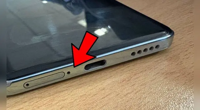 Conoce cuál es la verdadera función del agujero que está ubicado al costado del cargador de tu smartphone Android.
