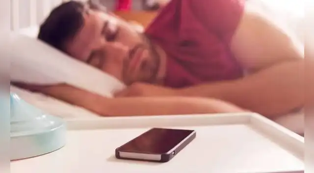 Conoc qué ocurre si duermes al lado de tu celular. Conoc qué ocurre si duermes al lado de tu celular.