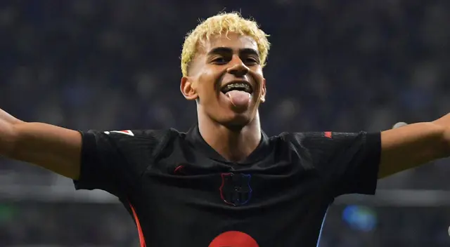 Lamine Yamal celebrando tras anotar con el Barcelona de España-