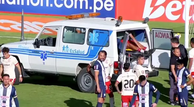 Leonardo Rugel es llevado en ambulancia tras fuerte golpe de cabeza.