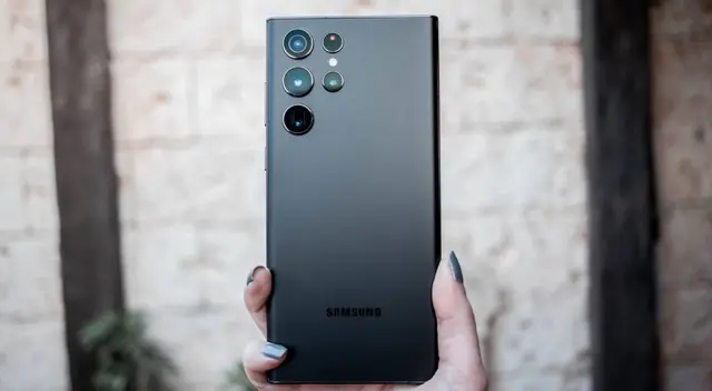 El Galaxy S22 Ultra 5G es uno de los teléfonos de gama alta más potentes y baratos para este 2025.