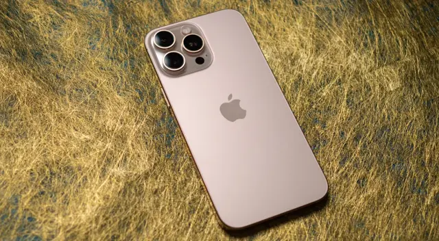 Este iPhone te va a deslumbrar con sus materiales premium y su altísimo rendimiento. Este iPhone te va a deslumbrar con sus materiales premium y su altísimo rendimiento.