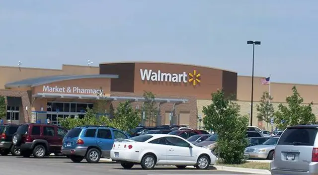 Empleado de Walmart ayuda a capturar a un acosador que tomaba fotos. Empleado de Walmart ayuda a capturar a un acosador que tomaba fotos.