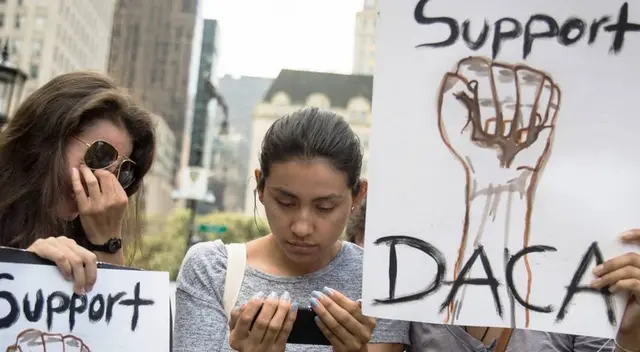 Donald Trump ofrecerá 1000 dólares a beneficiarios de DACA para que se autodeporten.