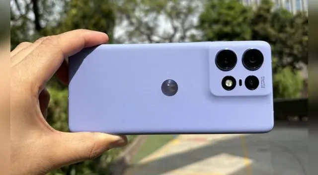 El Motorola Edge 50 Pro 5G es uno de los mejores gama alta que supera en todo al iPhone 15 Pro de Apple.