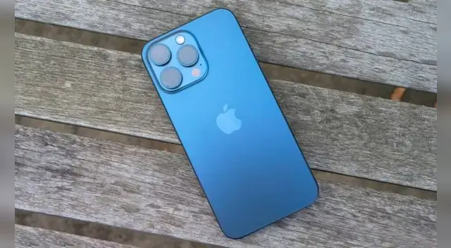 El iPhone 15 Pro Max es el teléfono más potente y barato de Apple para este 2025. Supera en todo al Galaxy S25 Ultra y es más barato.
