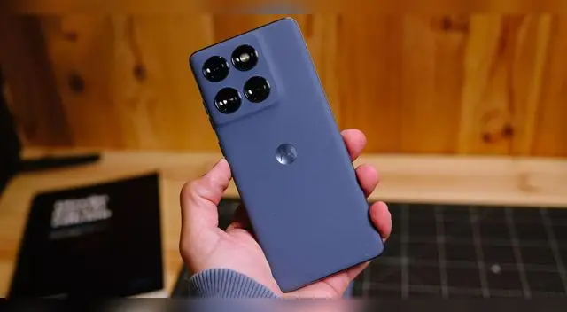 Si quieres un celular todoterreno, entonces este Motorola es para ti. Si quieres un celular todoterreno, entonces este Motorola es para ti.