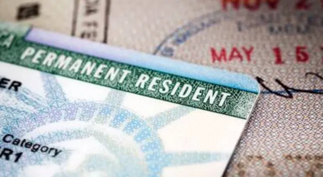 Ten cuidado para que no te revoquen tu Green Card. Ten cuidado para que no te revoquen tu Green Card.