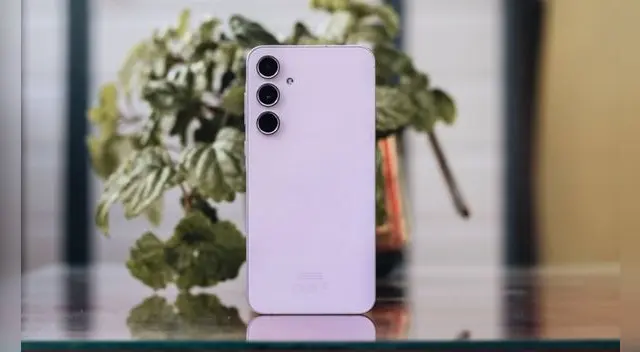 Este es el Galaxy A55 5G de Samsung, uno de los mejores Android de gama media que supera al iPhone 16 de Apple. Este es el Galaxy A55 5G de Samsung, uno de los mejores Android de gama media que supera al iPhone 16 de Apple.