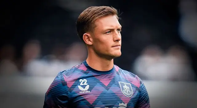 Burnley tomó drástica decisión con Oliver Sonne tras criticado debut