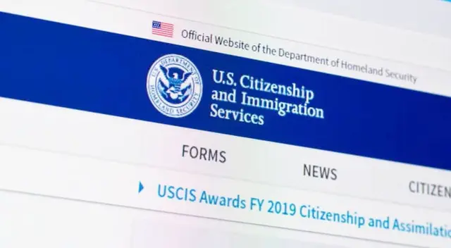 Crea tu cuenta en línea en USCIS.