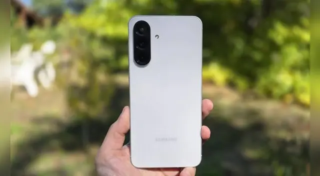 El Galaxy A56 5G es uno de los teléfonos de gama media más potentes y Samsung es una de las marcas más populares.