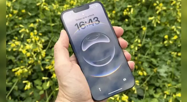 El iPhone 16e es el teléfono más potente y barato de Apple. ¿Vale la pena comprarlo pese a la pronta llegada del iPhone 17?