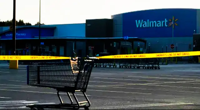 Trabajador de Walmart detiene agresión de hombre dentro de tienda y logra que este sea arrestado. Trabajador de Walmart detiene agresión de hombre dentro de tienda y logra que este sea arrestado.