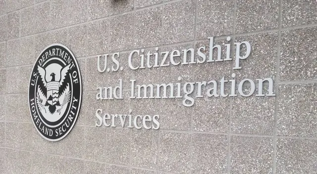 Conoce la nueva función de USCIS con relación a los inmigrantes indocumentados.