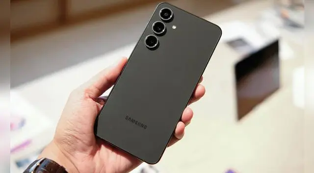 El Galaxy S25 Fan Edition es el nuevo teléfono de gama alta que busca competir con el iPhone 17 de Apple.