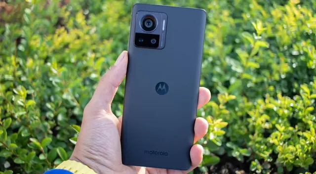El Motorola Edge 30 Ultra se ha convertido en uno de los teléfonos de gama media más potentes y cuesta mucho menos que un iPhone 16.