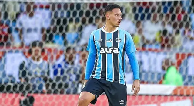 Gremio de Erick Noriega llamó la atención de los hinchas.