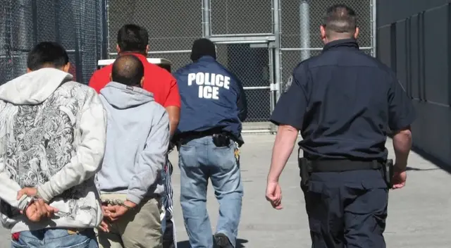 Inmigrantes fueron entregados a ICE debido a la ley Slowpoke. Inmigrantes fueron entregados a ICE debido a la ley Slowpoke.