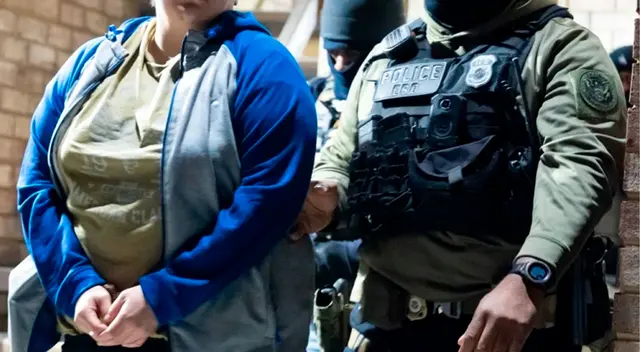 ICE podrá arrestar a inmigrantes con base a su apariencia y el idioma en Estados Unidos. ICE podrá arrestar a inmigrantes con base a su apariencia y el idioma en Estados Unidos.