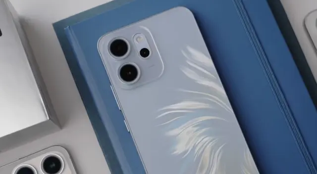 Este celular llegó para pelear cara a con el Samsung A56 y Honor 400.