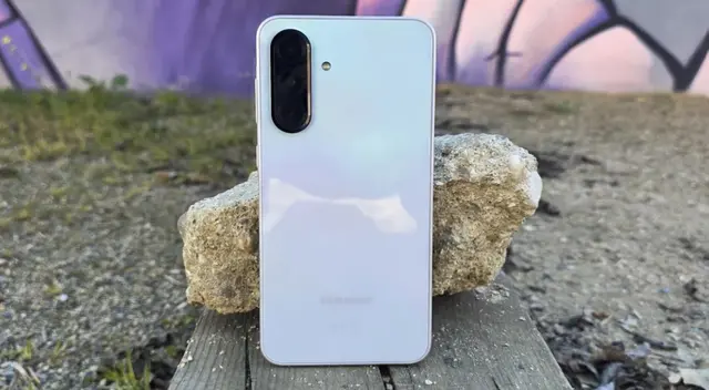 Esta nueva gama media de Samsung ha mejorado mucho en la carga rápida.