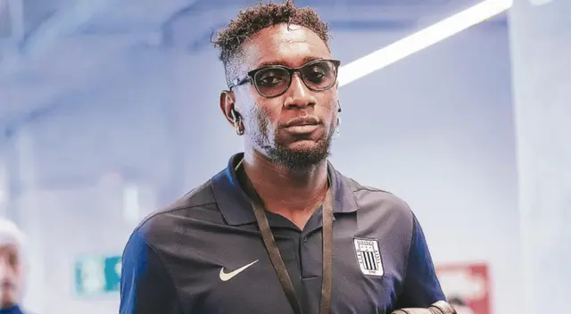Eryc Castillo sufrió acto racista por hinchas de Cienciano en el Estadio Inca Garcilaso Eryc Castillo sufrió acto racista por hinchas de Cienciano en el Estadio Inca Garcilaso