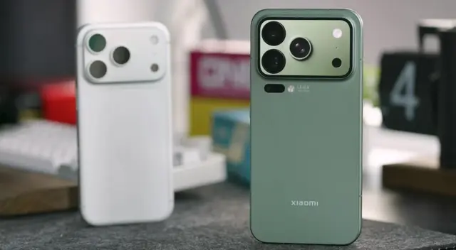 Este celular con doble pantalla tiene pequeñas dimensiones y es ideal para ti.