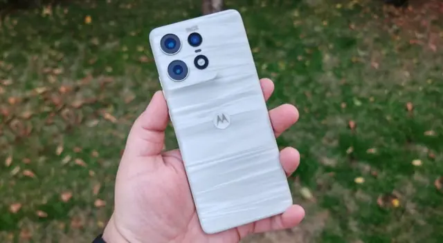 El Motorola Edge 50 Pro 5G es uno de los teléfonos más completos que puedes comprar. Lo mejor es que su precio es muy reducido y supera al iPhone 17 Pro.