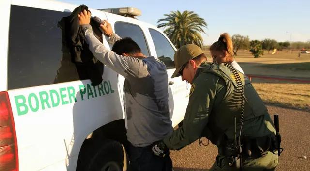 ¿Por qué algunos migrantes son enviados a un país distinto al suyo?