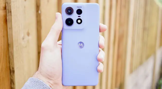 Motorola no se guardó nada con este celular con potencia brutal.