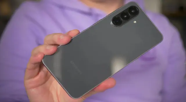 Este celular parece "modesto" pero su diseño es elegante y funcionamiento brutal. Este celular parece "modesto" pero su diseño es elegante y funcionamiento brutal.