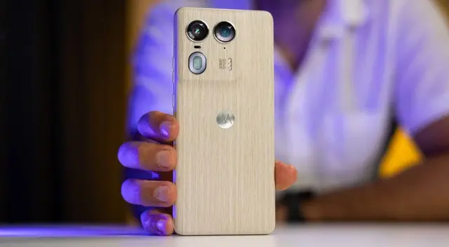 El Motorola Edge 50 ULTRA se ha convertido en el gama alta más potente y barato que puedes comprar en 2025.