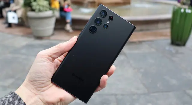 El Galaxy S23 Ultra 5G de Samsung es un gama alta de gran calidad que tranquilamente humilla al iPhone 17 Pro de Apple.