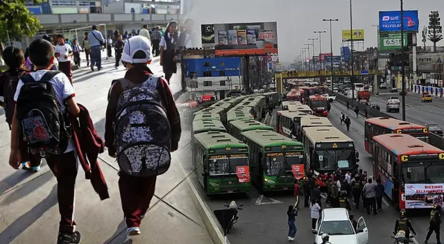 Conoce si Minedu suspenderá las clases presenciales por paro de transportistas.