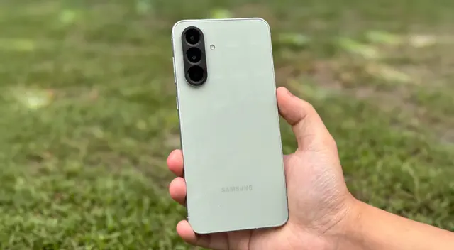 El Samsung Galaxy A56 5G es uno de los teléfonos más potentes y baratos de este 2025. No tiene nada que envidiarle al Xiaomi 17 5G.