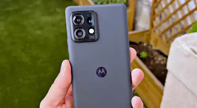 El Motorola Edge 40 Pro 5G es un smartphone de alta calidad que tiene cámaras 4K y una gran capacidad. El Motorola Edge 40 Pro 5G es un smartphone de alta calidad que tiene cámaras 4K y una gran capacidad.