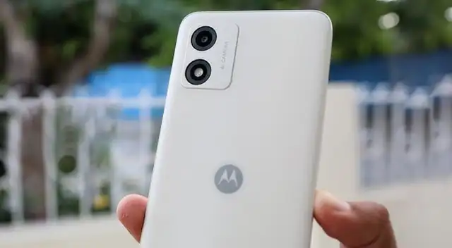 El Motorola E13 es uno de los teléfonos más baratos que puedes comprar. ¿Vale la pena por menos de 100 dólares? Conoce su ficha técnica detallada. El Motorola E13 es uno de los teléfonos más baratos que puedes comprar. ¿Vale la pena por menos de 100 dólares? Conoce su ficha técnica detallada.